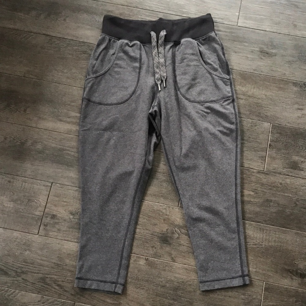 #4 Lululemon cropped joggers🍋